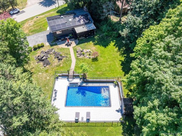27 Lakeview Avenue W, Cortlandt Manor NY 10567