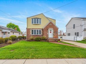 38 7th Street, Garden City Park NY 11040