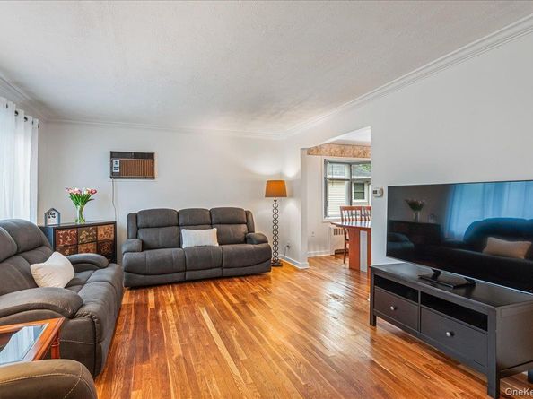 38 7th Street, Garden City Park NY 11040