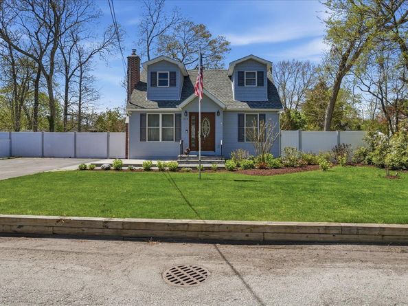 134 Washington Drive, Mastic Beach NY 11951