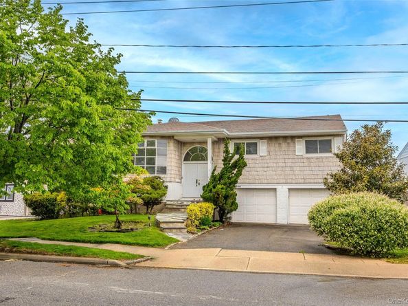 3386 Bertha Drive, Baldwin NY 11510
