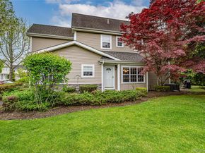 34 Paddington Circle, Smithtown NY 11787