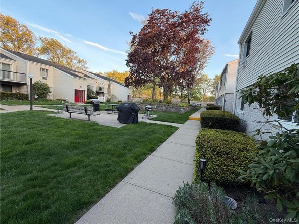 42 Richmond Boulevard 1B, Ronkonkoma NY 11779