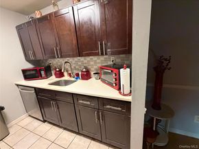 42 Richmond Boulevard 1B, Ronkonkoma NY 11779