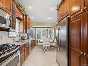 8 Pasadena Drive, Plainview NY 11803