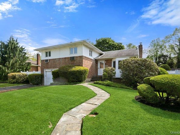 8 Pasadena Drive, Plainview NY 11803