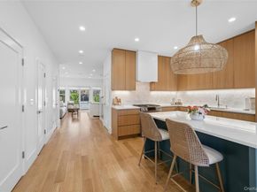 68 Foster Avenue 19, Hampton Bays NY 11946