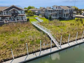 68 Foster Avenue 19, Hampton Bays NY 11946
