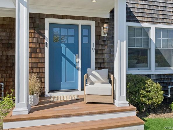 68 Foster Avenue 19, Hampton Bays NY 11946