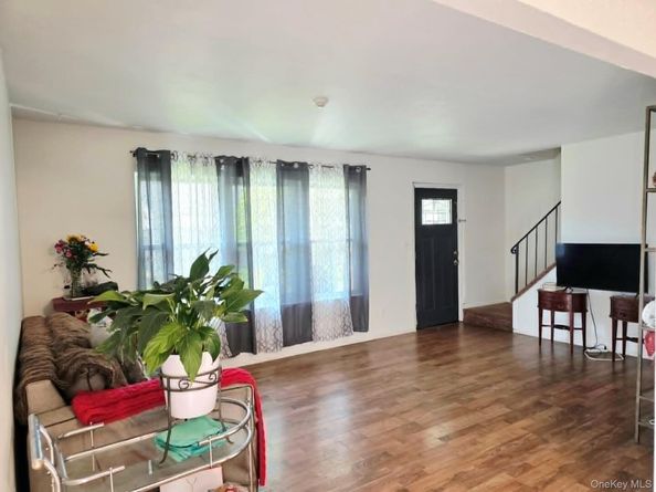 2E Ethan Allen Court, Ridge NY 11961