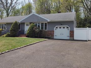 5 Mapletree Lane, South Huntington NY 11746