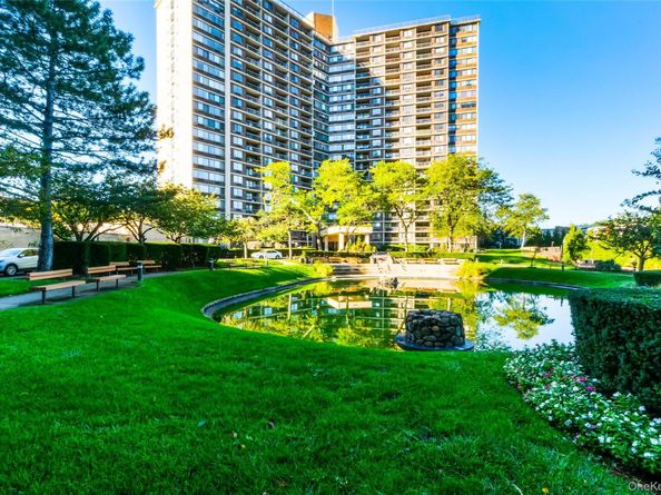 2 Bay Club Drive 1M, Bayside NY 11360