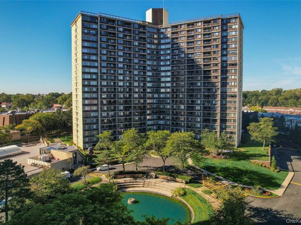 2 Bay Club Drive 1M, Bayside NY 11360