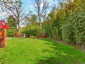 11 Bonnie Lynn Court, Roslyn NY 11576