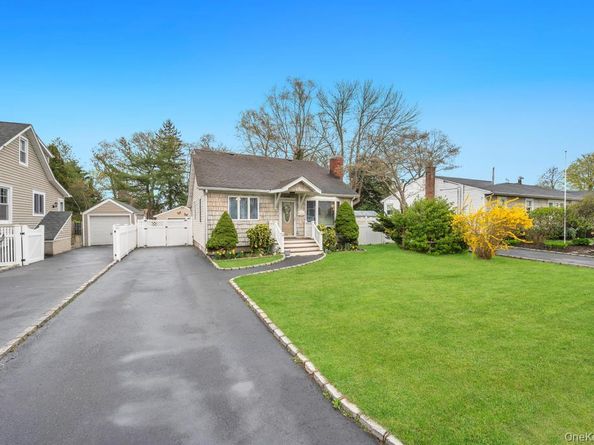 5 Washington Avenue, East Islip NY 11730