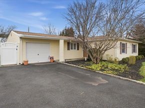 19 All Points Terrace, Holbrook NY 11741