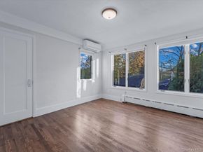 16 Kenilworth Road, Mineola NY 11501