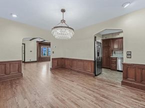 16 Kenilworth Road, Mineola NY 11501