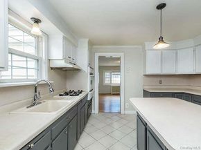 75 Grove Street, Glenwood Landing NY 11547
