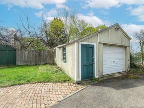 75 Grove Street, Glenwood Landing NY 11547