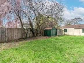 75 Grove Street, Glenwood Landing NY 11547
