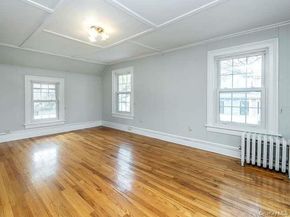 75 Grove Street, Glenwood Landing NY 11547