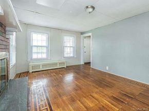 75 Grove Street, Glenwood Landing NY 11547