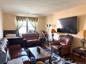 87-19 204th Street A68, Hollis NY 11423