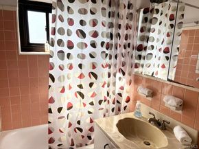 87-19 204th Street A68, Hollis NY 11423