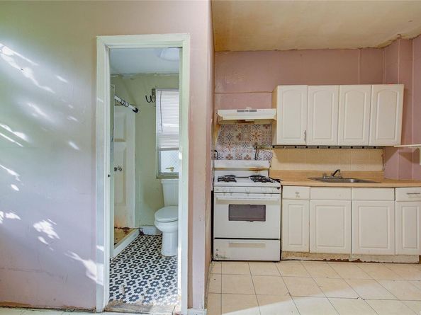99-11 39th Avenue, Corona NY 11368