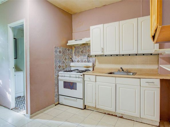 99-11 39th Avenue, Corona NY 11368