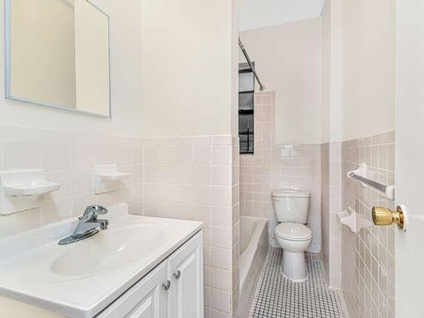 724 E 216th Street 5C, Bronx NY 10467