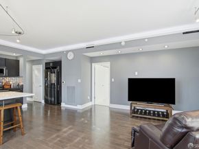 88 East San Fernando Street 1002, San Jose CA 95113