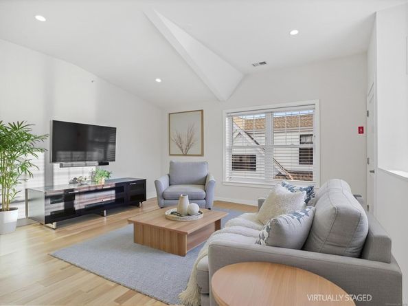 21 Beaumont Street 21, Fairfield CT 06824