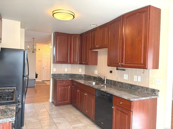 1206 Eaton Court 1206, Danbury CT 06811