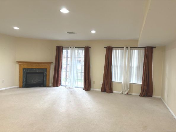 1206 Eaton Court 1206, Danbury CT 06811