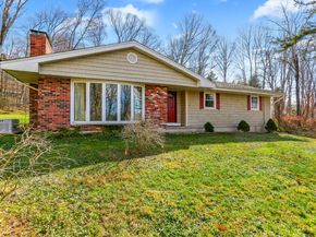 5 Woodland Hills Terrace, Brookfield CT 06804