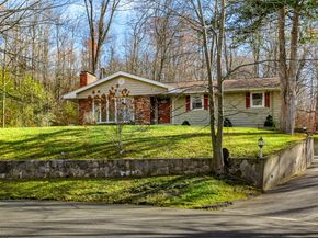 5 Woodland Hills Terrace, Brookfield CT 06804