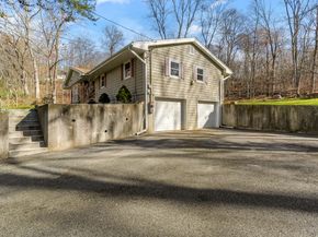 5 Woodland Hills Terrace, Brookfield CT 06804