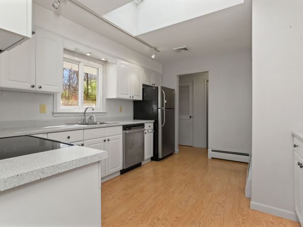 5 Woodland Hills Terrace, Brookfield CT 06804