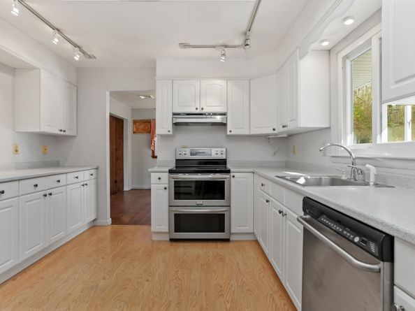 5 Woodland Hills Terrace, Brookfield CT 06804