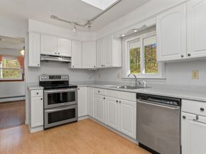 5 Woodland Hills Terrace, Brookfield CT 06804