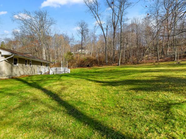 5 Woodland Hills Terrace, Brookfield CT 06804