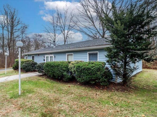 107 Hidden Knolls Circle 107, Monroe CT 06468