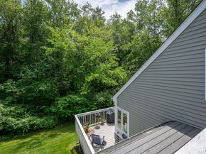 6 Barnes Road W 6, Stamford CT 06902