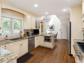 6 Barnes Road W 6, Stamford CT 06902