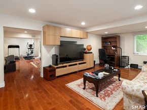 6 Barnes Road W 6, Stamford CT 06902