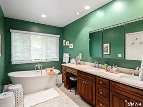 6 Barnes Road W 6, Stamford CT 06902