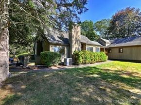 585 Pequot Lane B, Stratford CT 06614