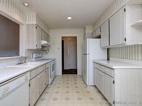 585 Pequot Lane B, Stratford CT 06614